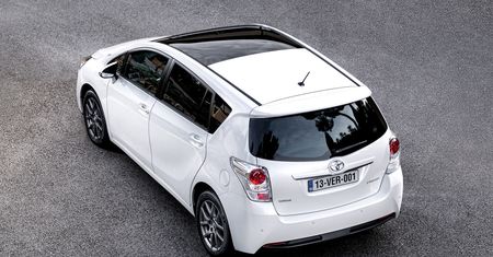 Z rynku znika rodzinna Toyota. Kolejny minivan pożarty przez krwiożercze SUV-y
