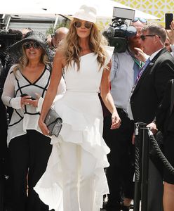 Elle Macpherson wydaje się wiecznie młoda. Jej ręce nikogo nie oszukają