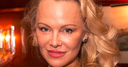 Co się stało z twarzą Pameli Anderson? Musicie to zobaczyć