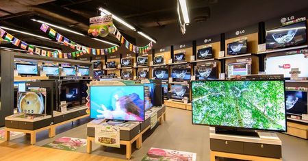 Telewizor przed promocją kosztował 3399 zł, a w promocji 3690 zł
