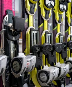 Zobacz, gdzie wypożyczyć narty. Na stoku drożej niż w Warszawie