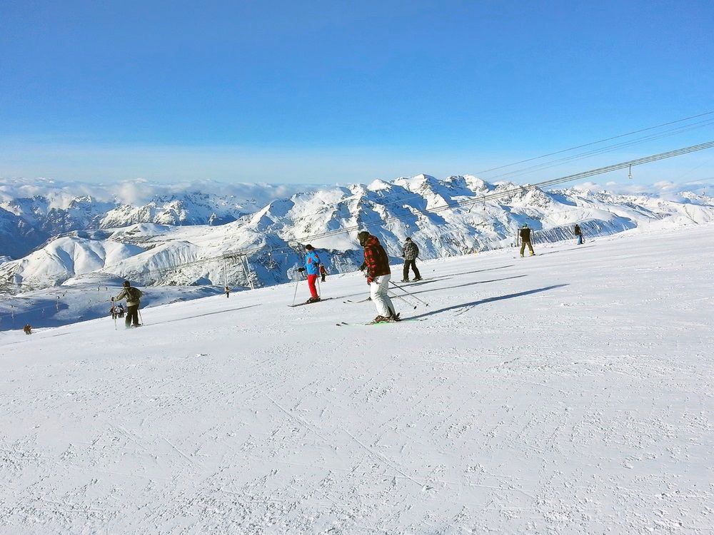Narciarski i snowboardowy raj dostępny jest zazwyczaj od listopada do kwietnia
