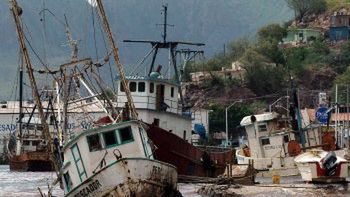 Zdewastowane kutry rybackie w porcie Guaymas