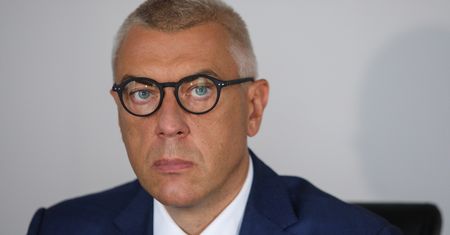 Marszałek Elżbieta Witek anulowała głosowanie. Roman Giertych pisze o "przestępstwie"