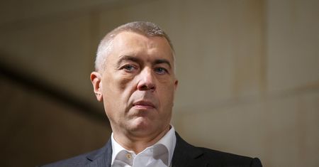 Afera wokół kartonowego czołgu. Roman Giertych kpi z Mariusza Błaszczaka
