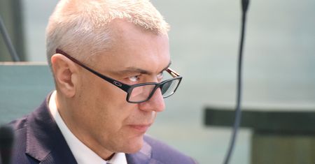 Roman Giertych kpi z premiera Morawieckiego. "Został pan członkiem Klubu Pinokia"