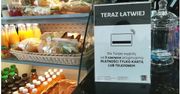 "Płatność tylko kartą". Takich komunikatów jest coraz więcej, ministerstwo problemu nie widzi