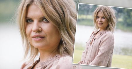 Marta Manowska na plan "Rolnika 7" wystylizowała się jak prowadząca "Top Model". Tak się pokazuje nogi
