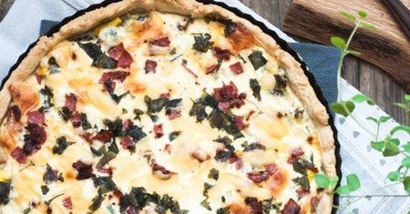 Tarta z cukinią, szczypiorem, salami i serem