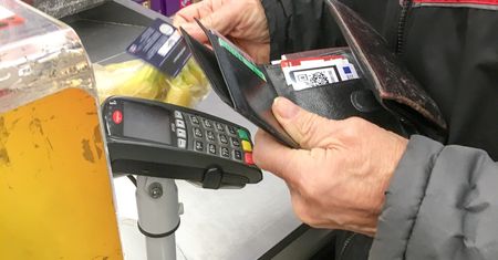 Weekend utrudnień w kilkunastu bankach. Lepiej mieć gotówkę