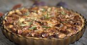 Wytrawna tarta z figami i serem z niebieską pleśnią