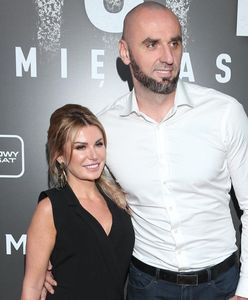 Marcin Gortat na premierze filmu "Psy 3. W imię zasad". Przyszedł z partnerką
