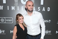 Marcin Gortat na premierze filmu "Psy 3. W imię zasad". Przyszedł z partnerką