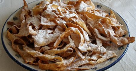 Tradycyjne faworki. Delikatne i kruche