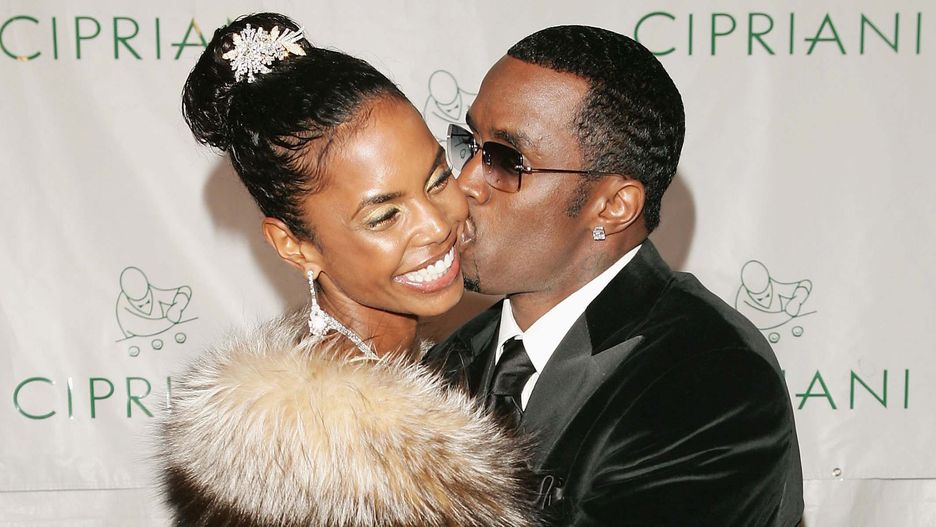 Kim Porter i P. Diddy podczas imprezy z okazji jego 35.urodzin, Nowy Jork, 2004 r.