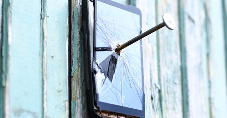 Koniec pękniętych ekranów? Polski wynalazek, który zmieni świat smartfonów