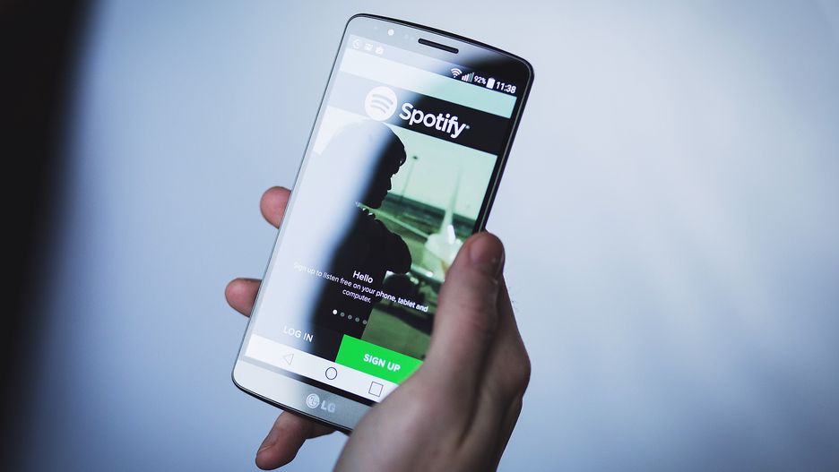 Dobry aparat, mocna bateria, obsługa popularnych aplikacji... Smartfon, który to wszystko ma, nie musi być drogi