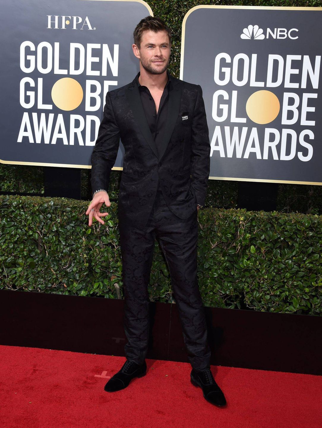 Chris Hemsworth - Złote Globy 2018, garnitur: Etro