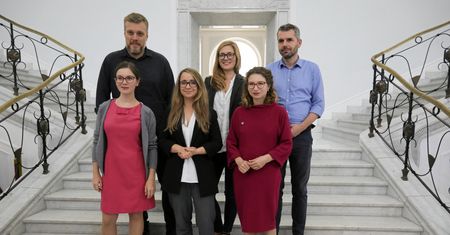 Z czego żyje Adrian Zandberg? On i liderzy Razem dostają pensję z partii