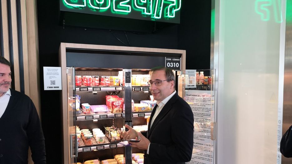 Andre Ribeiro de Faria, szef ds. marketingu i konsumentów grupy Jeronimo Martins, prezentuje nowy koncept.
