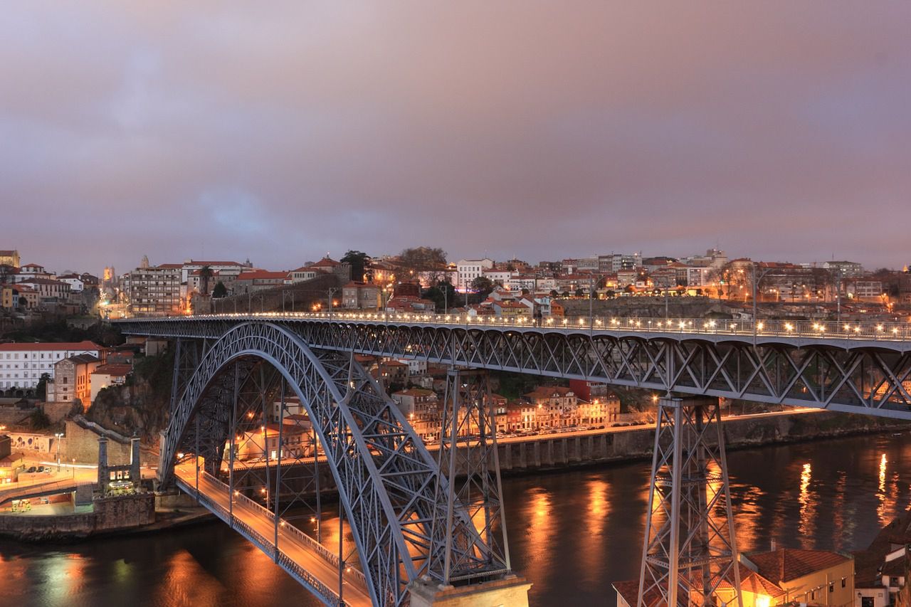 Lotnisko Porto (Francisco Sá Carneiro). Jak dojechać do miasta?