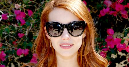 LOOK OF THE DAY: Emma Roberts we wzorzystej tunice mini