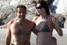 Ciężarna Bruni w bikini!