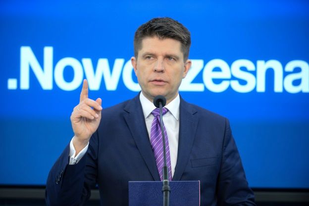 Petru zachowawczo o kolejnych przejściach do Nowoczesnej. "Daleko od konkretnych działań"