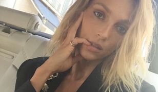 Anja Rubik pozuje topless na plaży. Fani zachwyceni: "Piękna i mądra kwintesencja kobiecości"