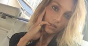Anja Rubik pozuje topless na plaży. Fani zachwyceni: "Piękna i mądra kwintesencja kobiecości"