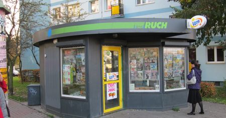 Ruch na łasce Orlenu. Czas mija, a dystrybutor prasy ledwie zipie