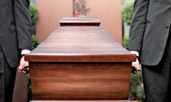 Bójka na pogrzebie. Skandaliczne nagranie z Glasgow