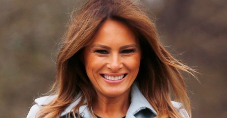 Chłodny kolor, ciepły nastrój. Melania Trump na świątecznym pikniku