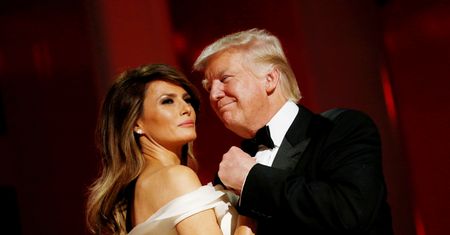 Taki widok był do tej pory rzadkością. Trumpowie publicznie wymieniają się czułościami