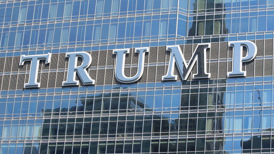 Nazwisko amerykańskiego prezydenta na fasadzie Trump International Hotel and Tower w Chicago