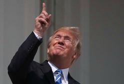 Wpadka Donalda Trumpa. Tak oglądał zaćmienie Słońca