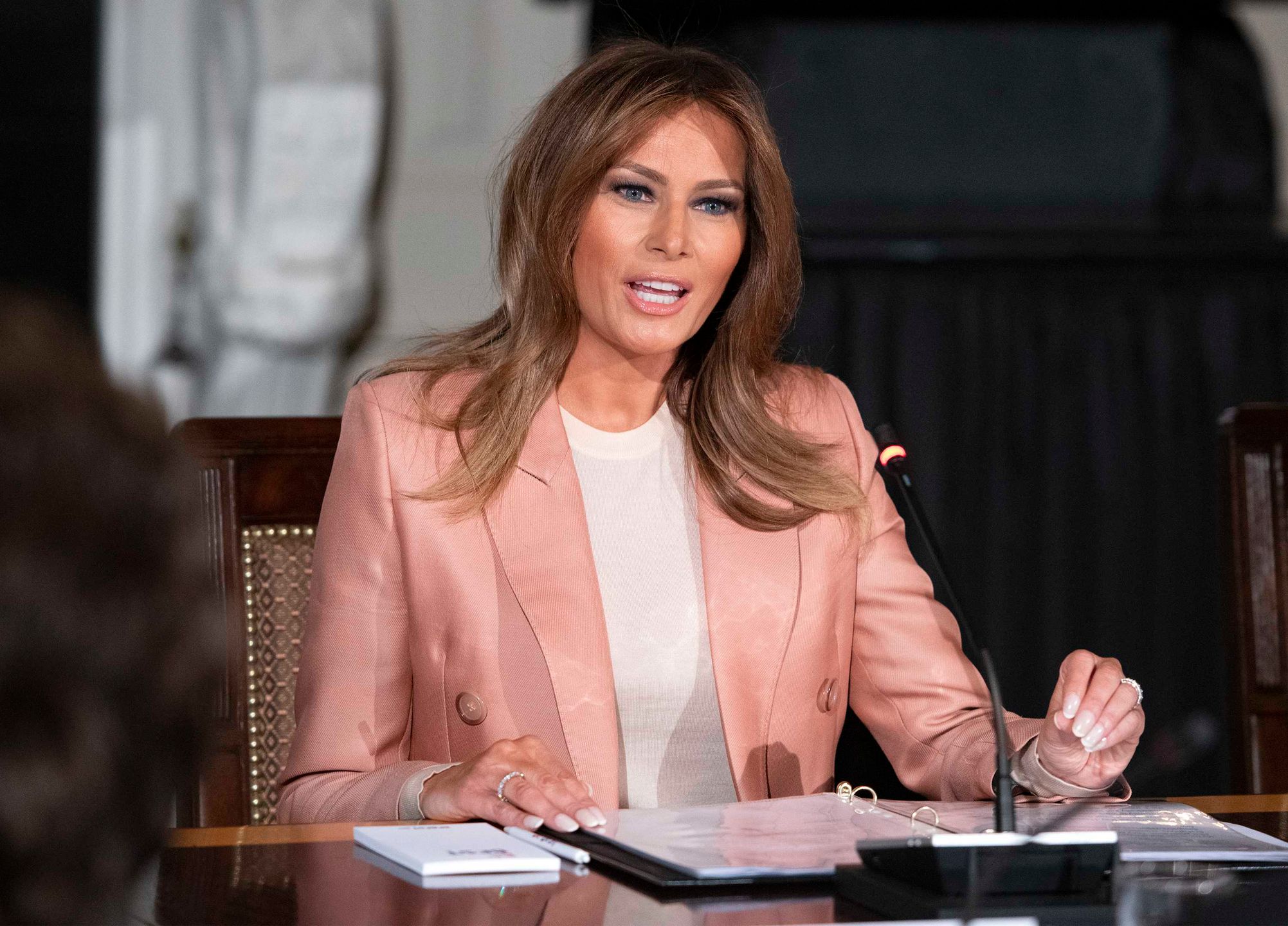 Melania Trump w pudrowym garniturze