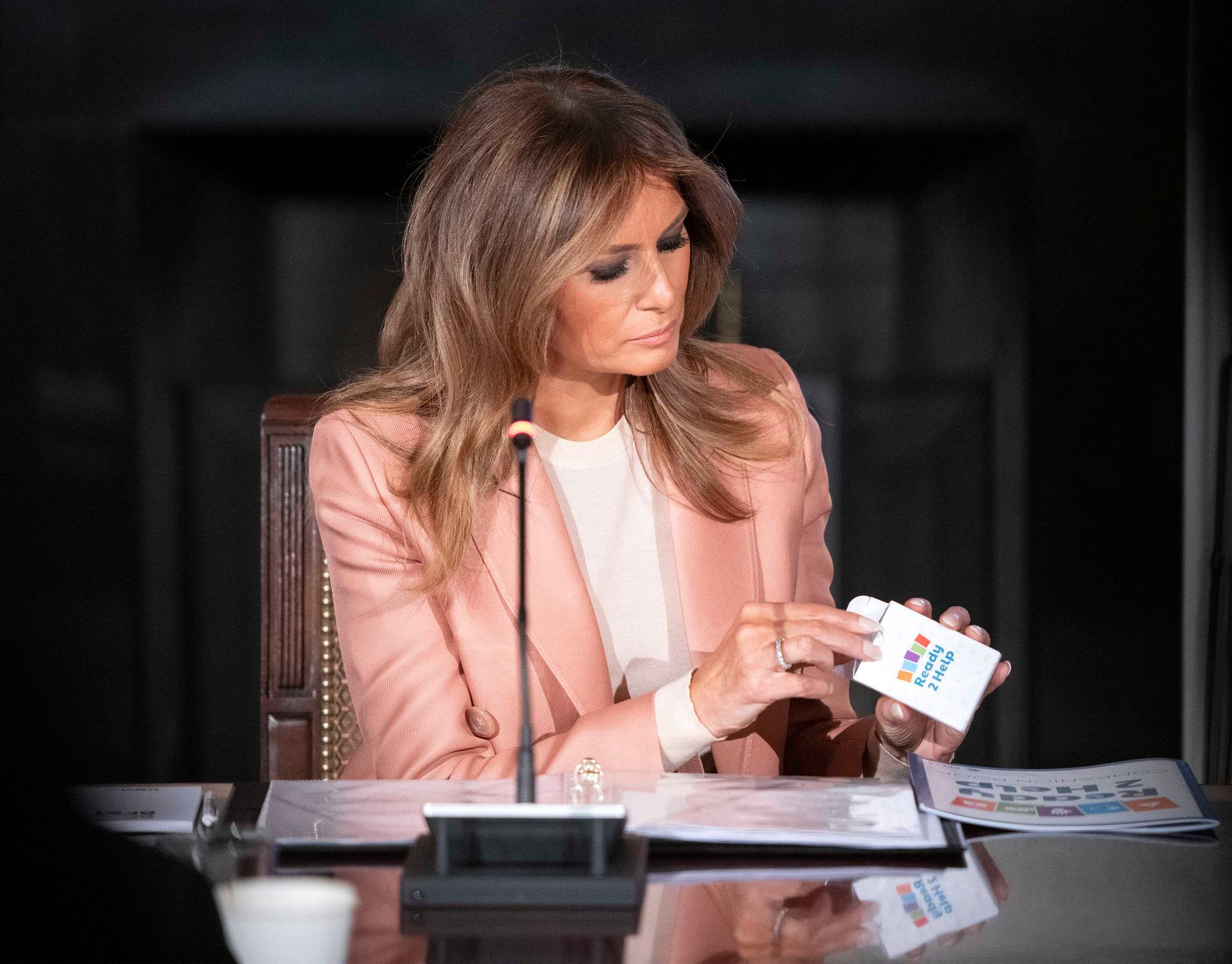 Melania Trump w pudrowym garniturze