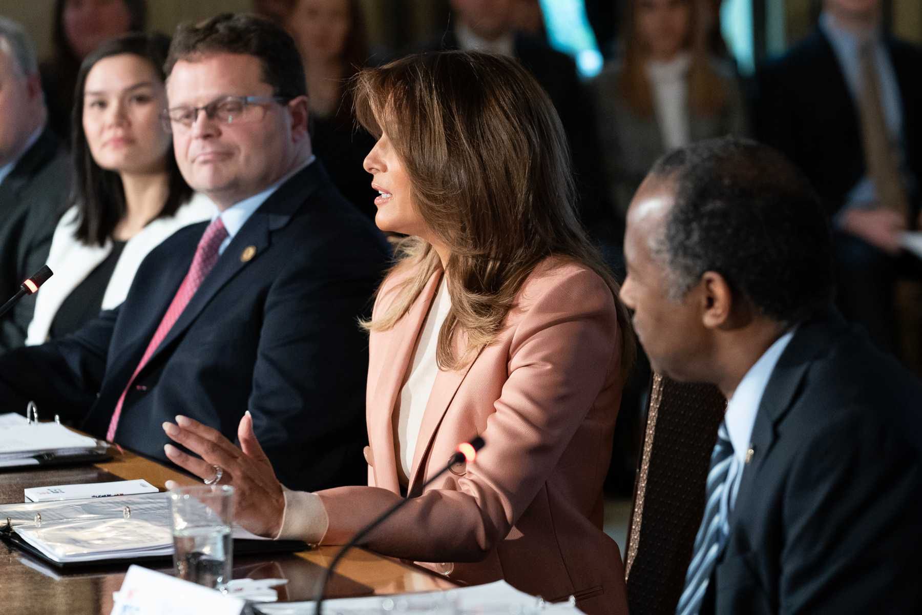 Melania Trump w pudrowym garniturze