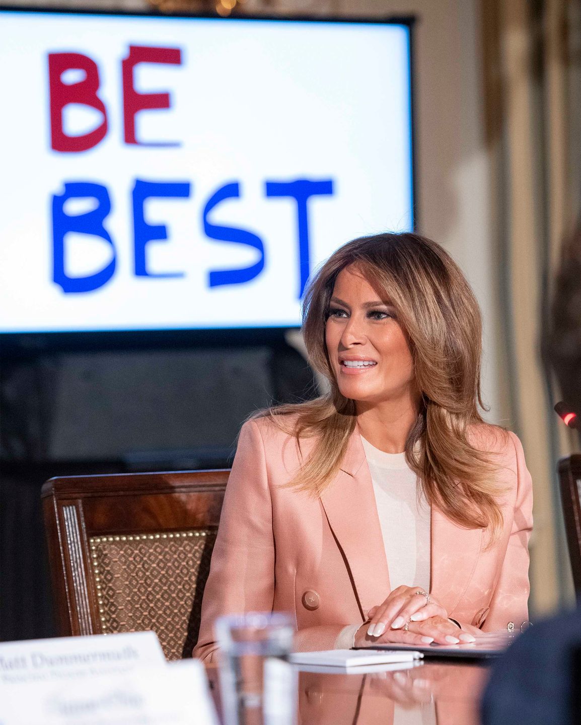 Melania Trump w pudrowym garniturze
