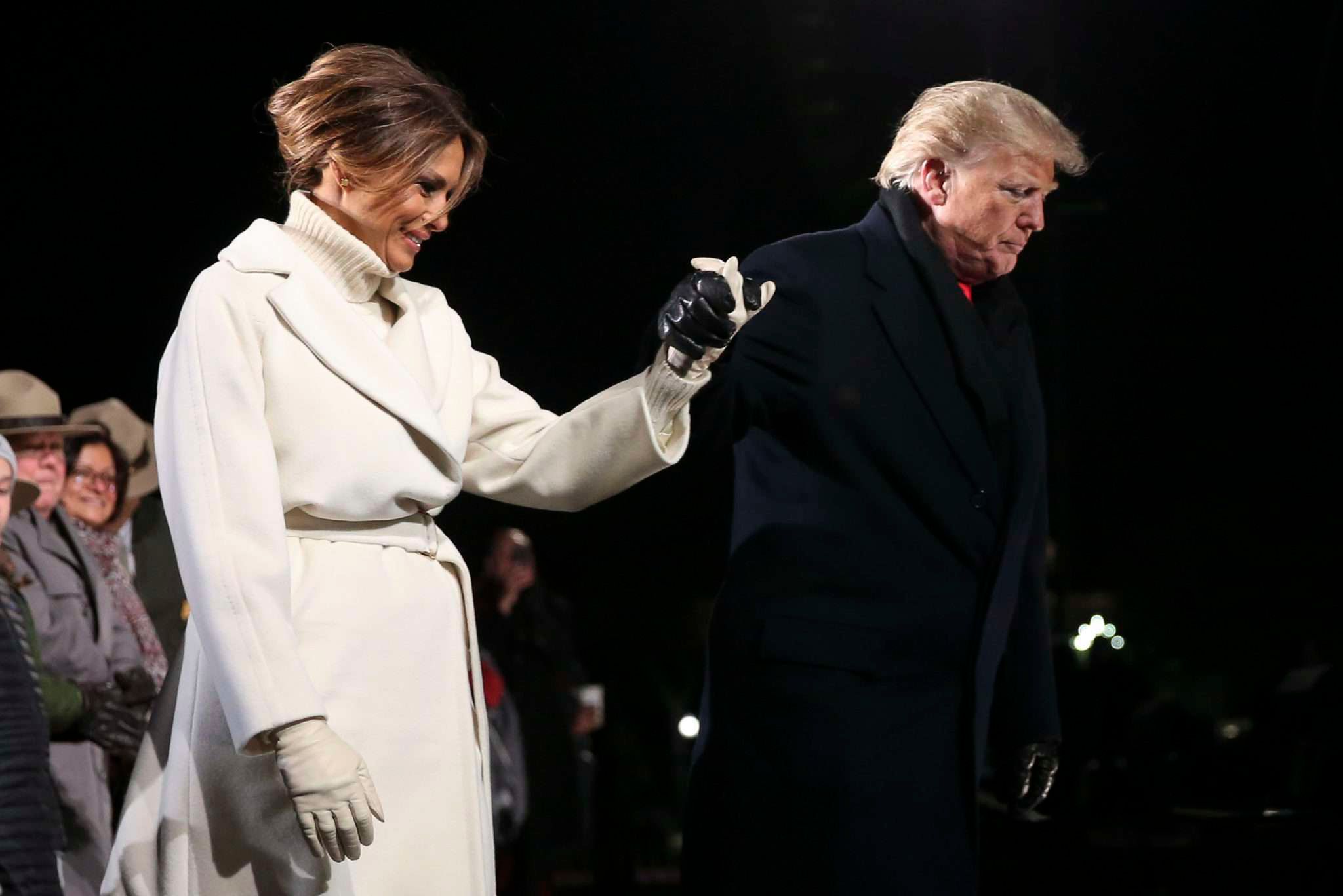Melania Trump i Donald Trump odsłaniają choinkę