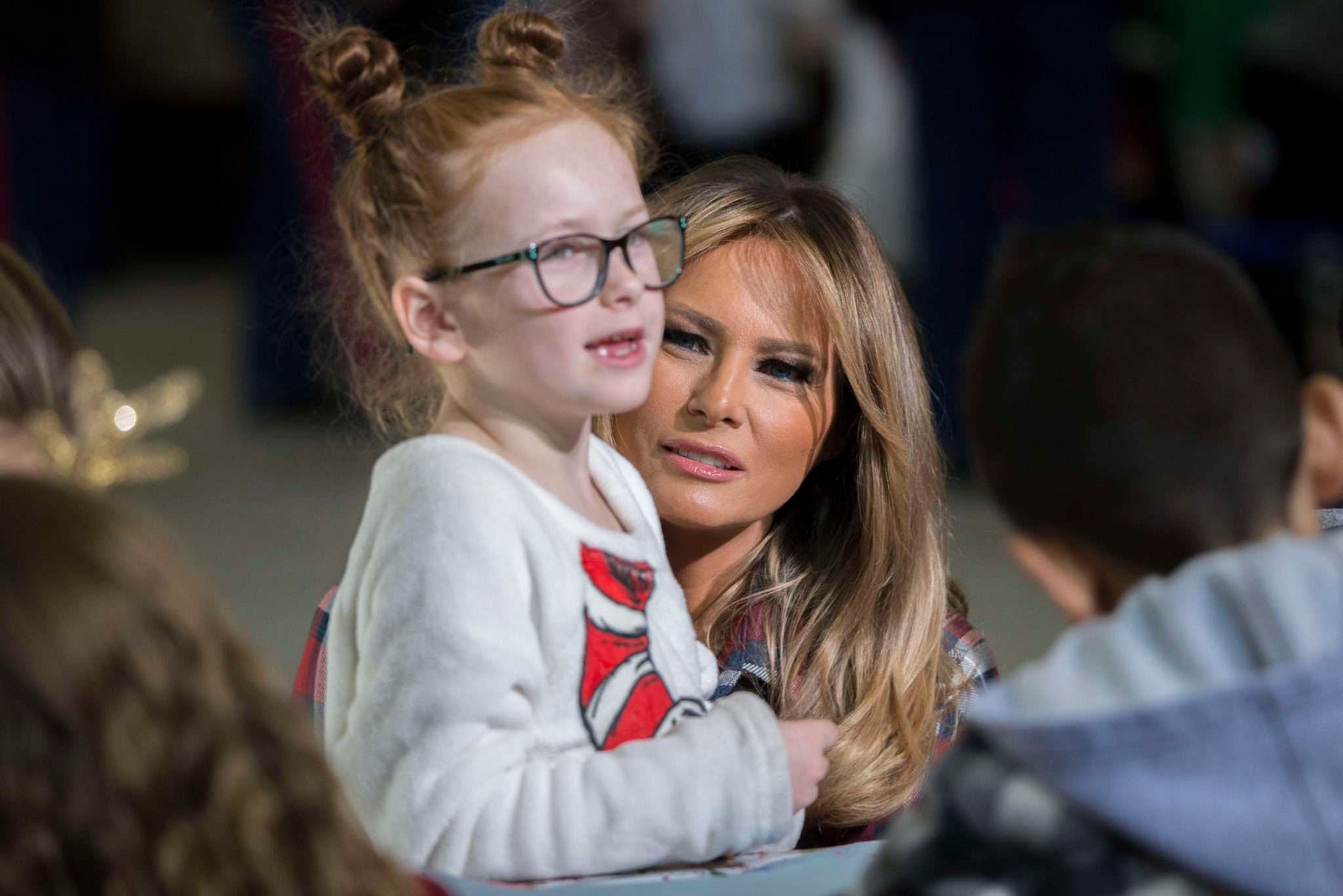 Melania Trump rozdaje prezenty dzieciom żołnierzy