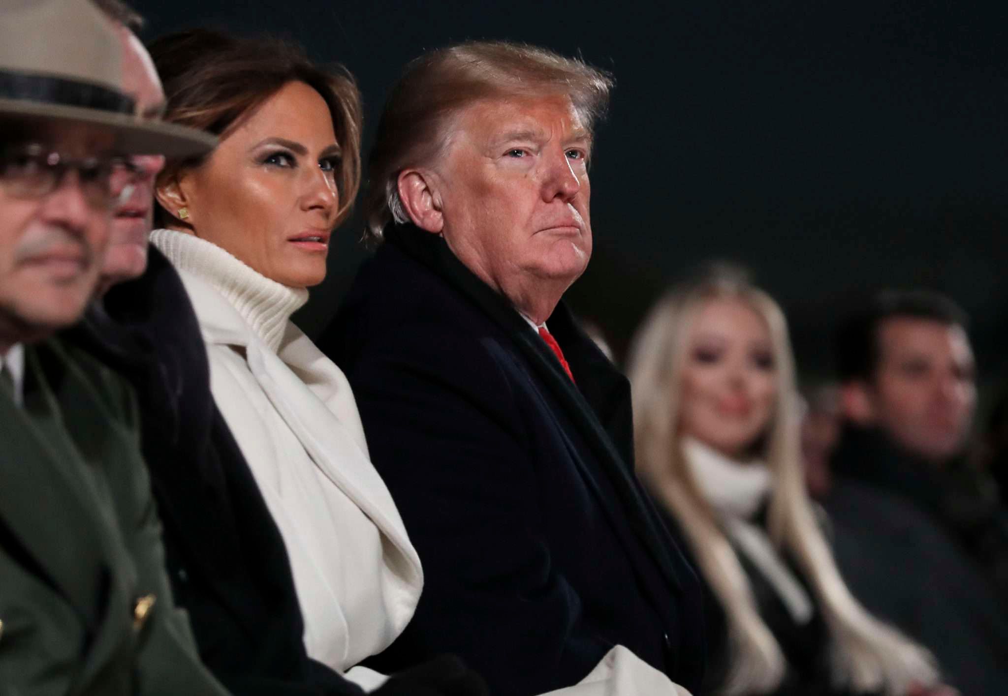 Melania Trump i Donald Trump odsłaniają choinkę