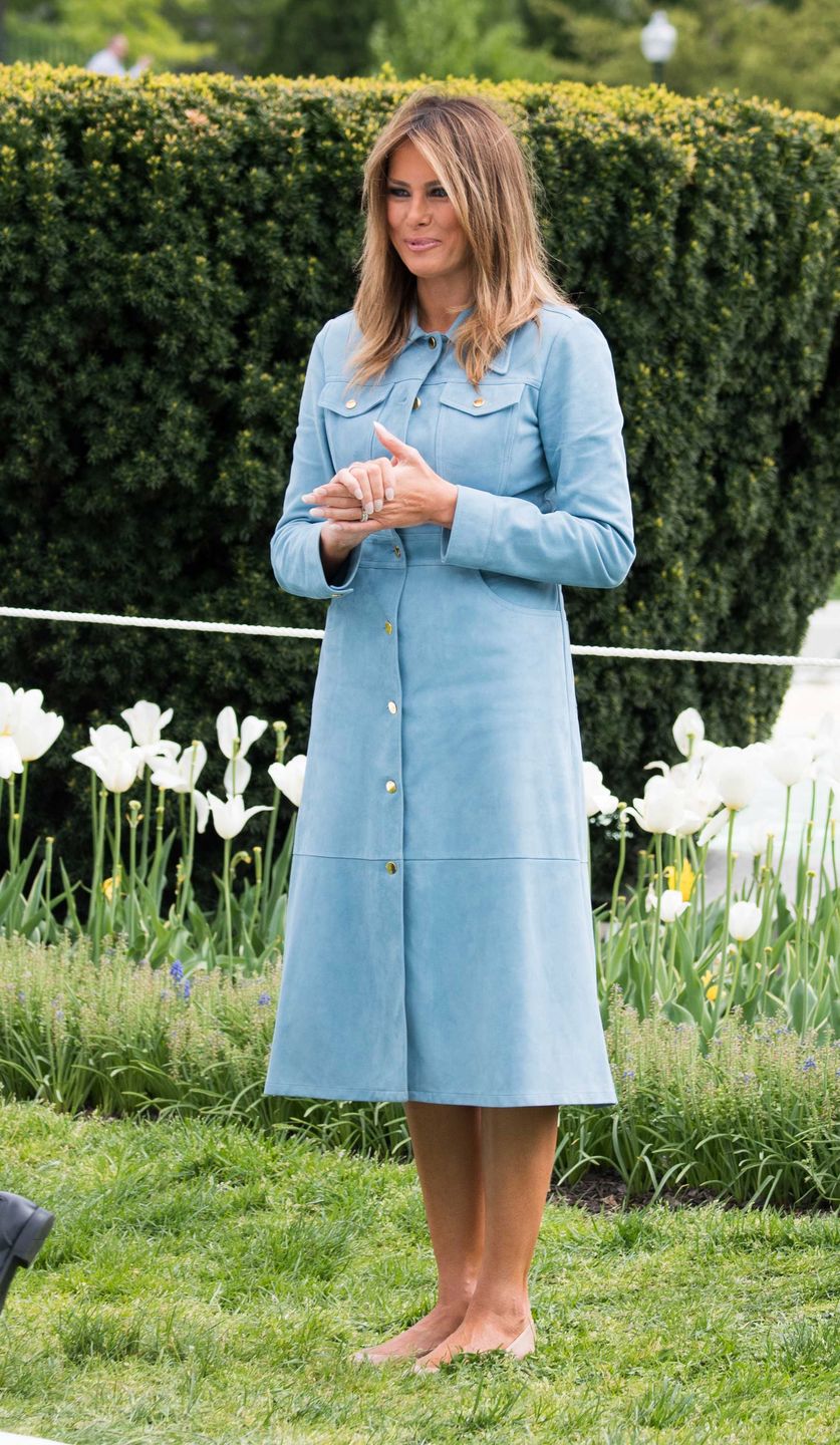 Melania Trump w drogiej sukience turla pisanki pod Białym Domem