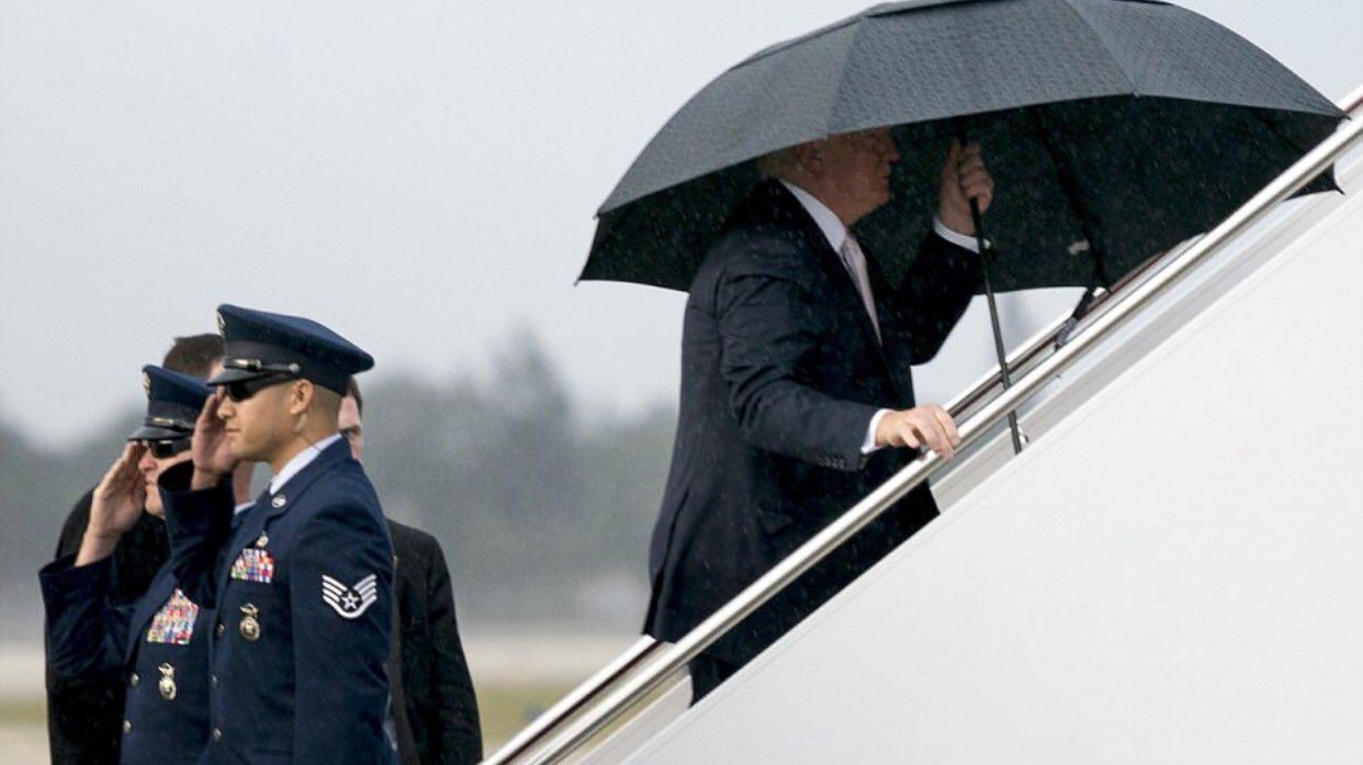 Trump znów się popisał. Tylko, że to już nawet nie jest kwestia dobrego wychowania