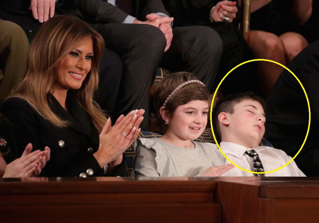 Donald Trump przemawiał. 11-letni chłopiec zasnął i został gwiazdą sieci