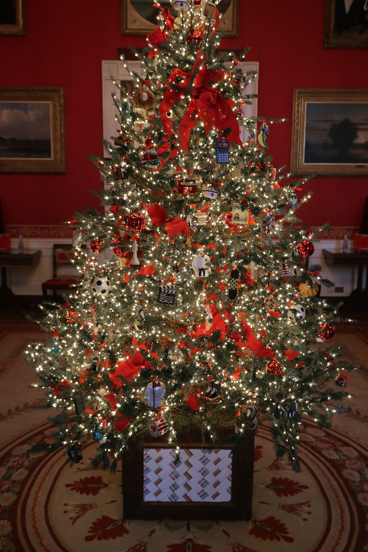 Świąteczne dekoracje w Białym Domu. Zapierają dech w piersiach