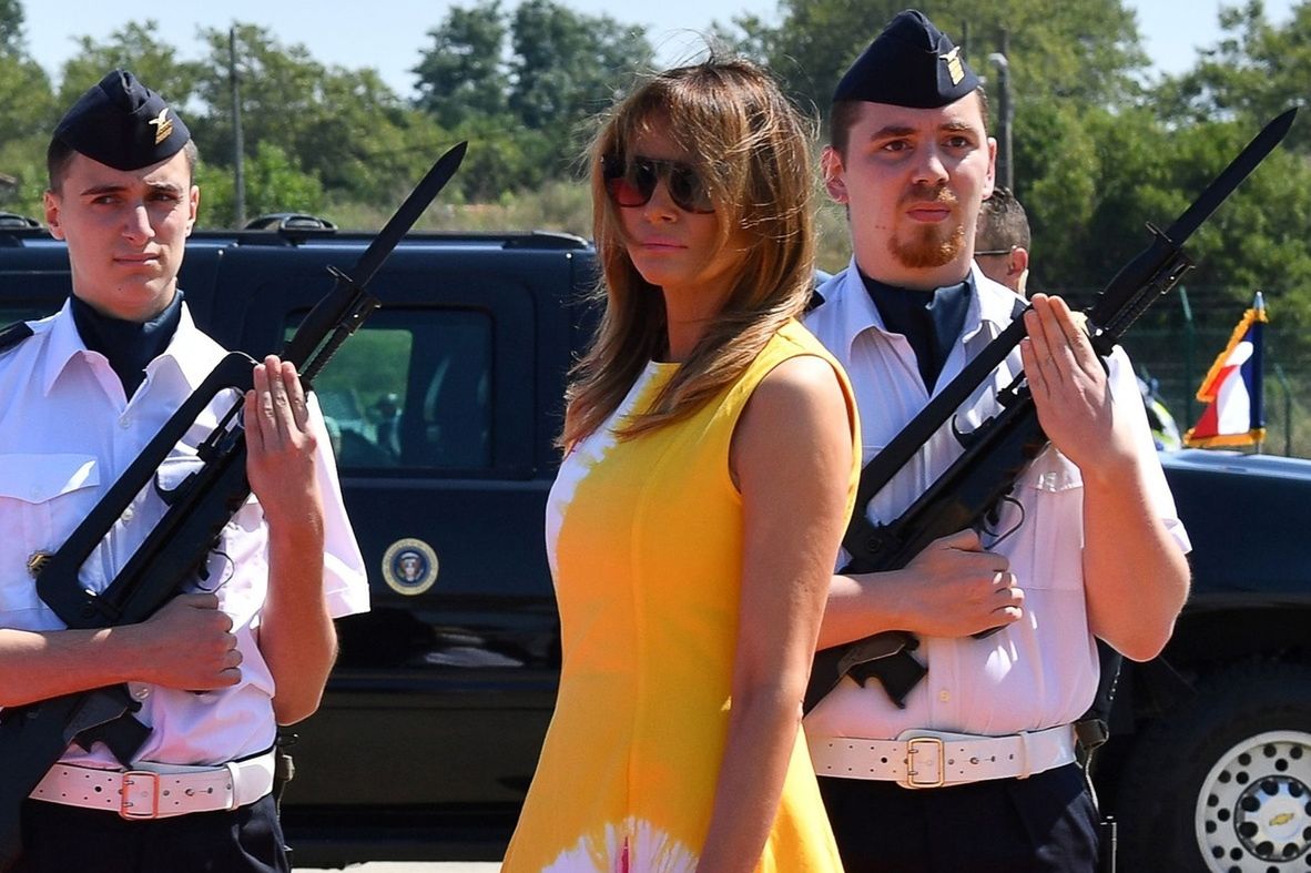 Melania Trump na szczycie G7. Wybrała żółtą sukienkę z nadrukiem