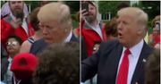 Donald Trump podpisuje czapkę nastoletniego fana, później... wyrzuca ją w tłum