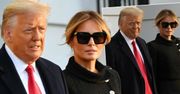Melania i Donald Trump ostatni raz opuszczają Biały Dom. Miny nietęgie, stylizacje pogrzebowe. Pierwsza Dama złamała tradycję
